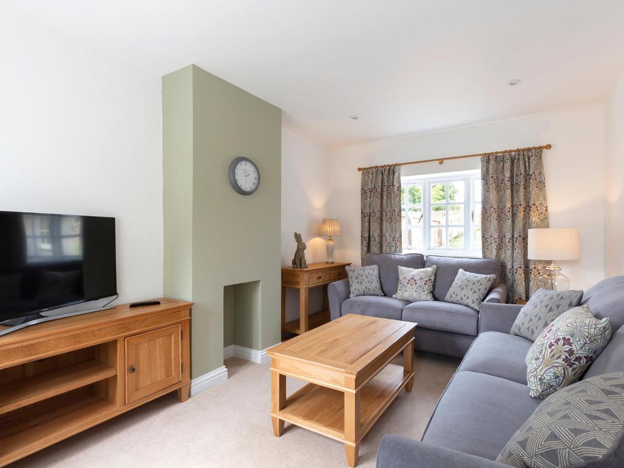 Meadow View Villa Cirencester Bagian luar foto